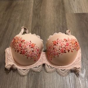 Victoria’s Secret lightly lined bra